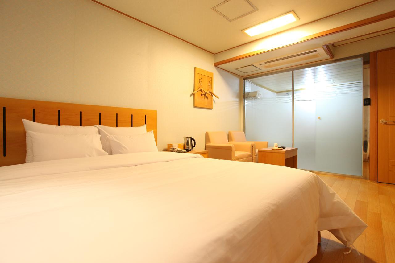Prince Hotel Seoul Exterior photo