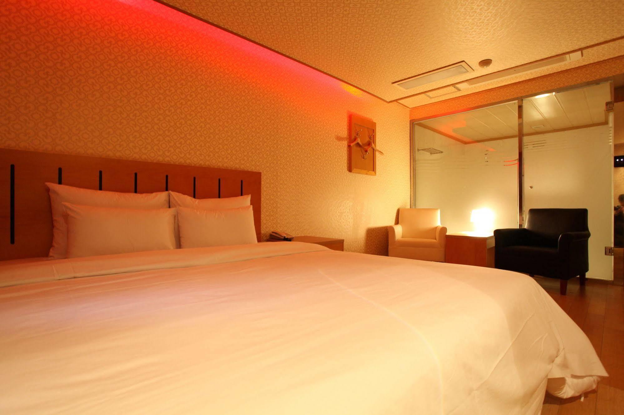Prince Hotel Seoul Exterior photo